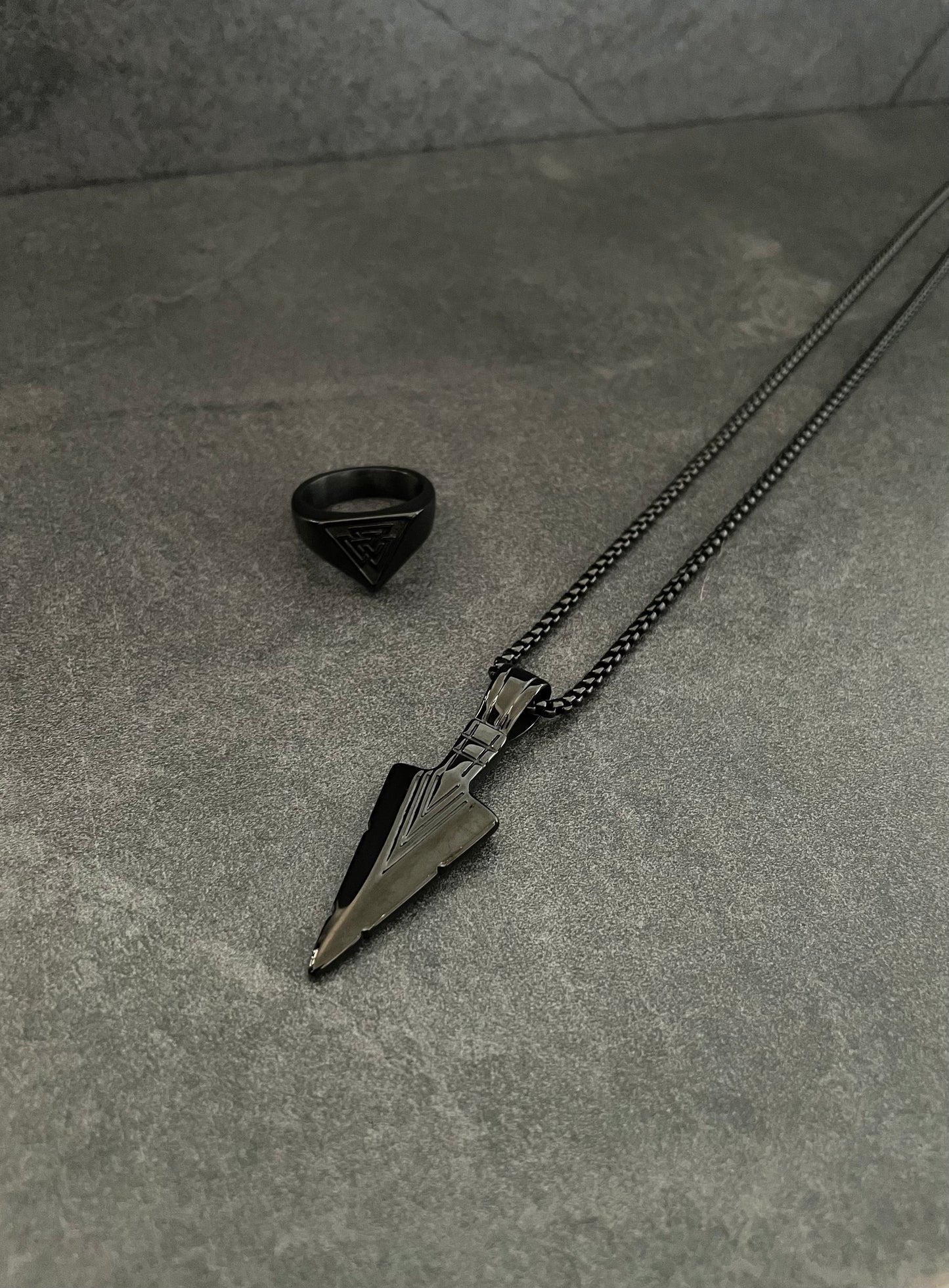 ARROW NECKLACE