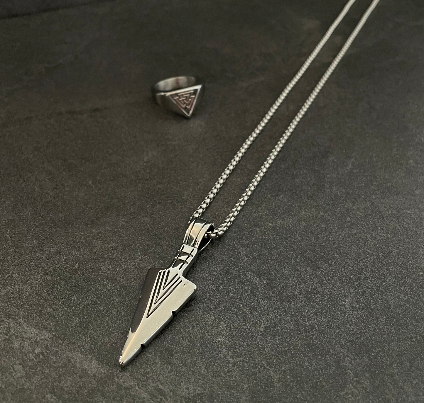 ARROW NECKLACE