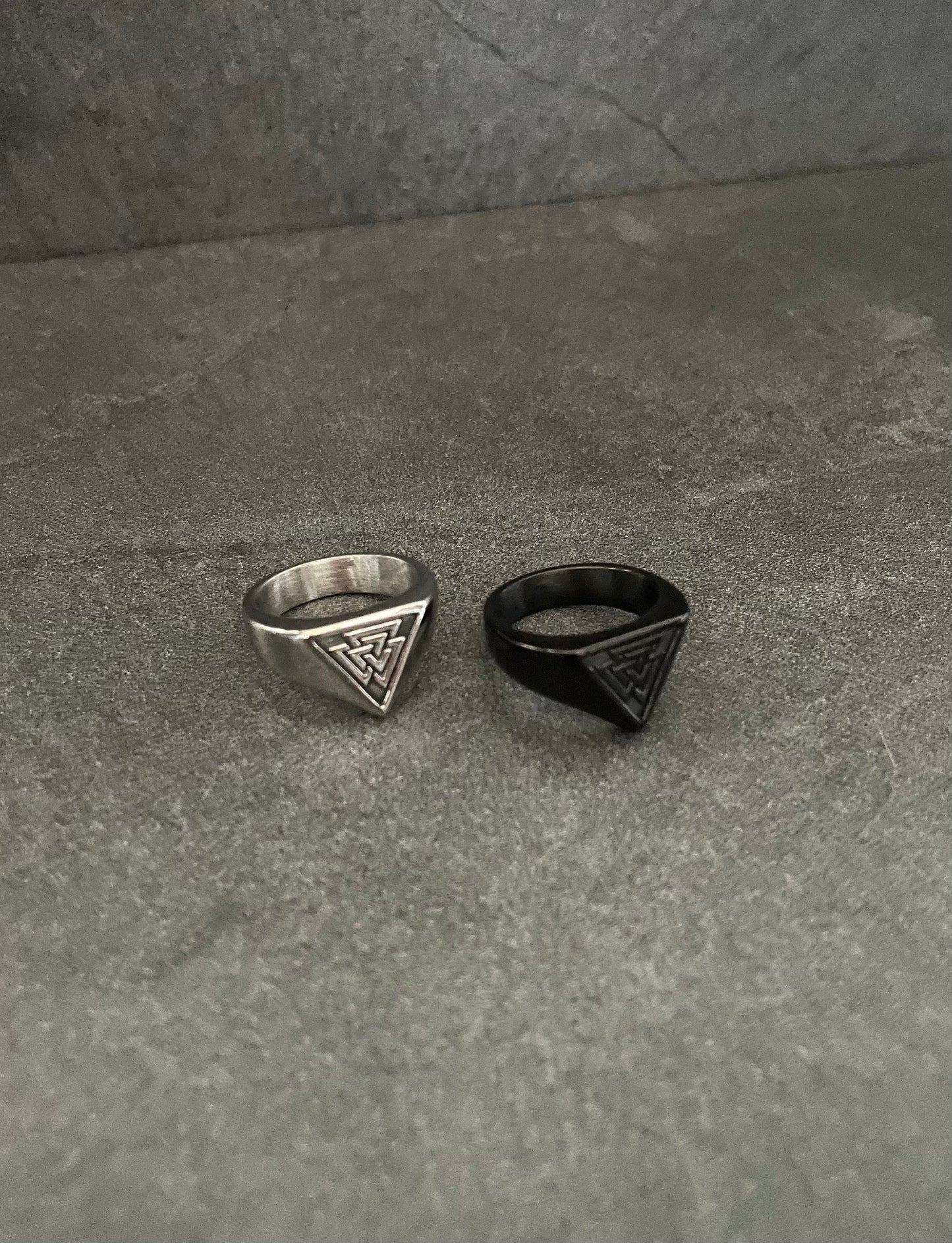 W BLACK RING